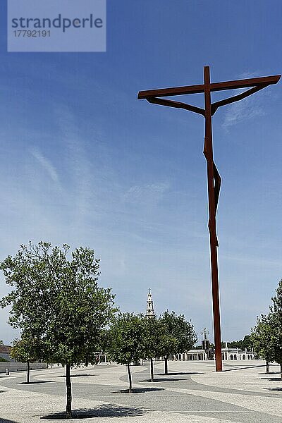 Kreuz der Kirche der heiligen Dreifaltigkeit  Fatima  Igreja da Santissima Trinidade  Portugal  Europa