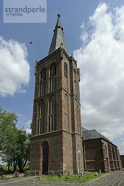 Kirche St.Martinus  Niederembt  Elsdorf  Rhein-Erft-Kreis  Nordrhein-Westfalen  Deutschland  Europa