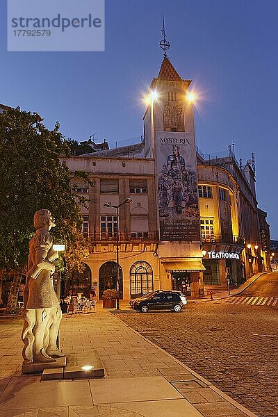 Kino von Covilha mit Statue von Peroda Covilha  Covilha  Region Centro  Portugal  Europa