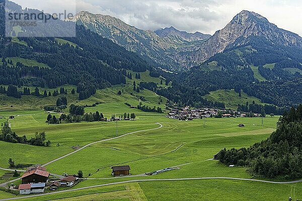 Blick auf Reichenbach  Oberstdorf  Allgäu  Bayern  Deutschland  Europa