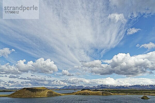 Wolken bei Skutustadir  Reykjahlid  Myvatn  Nordisland  Island  Europa