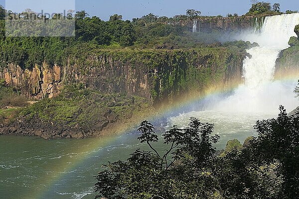 Iguazu-Fälle von der argentinischen Seite  Argentinien-Brasilien