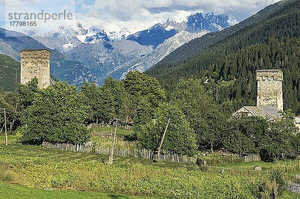 Traditionelle mittelalterliche svanetische Turmhäuser  Dorf Lashtkhveri  Region Svaneti  Kaukasus  Georgien  Asien