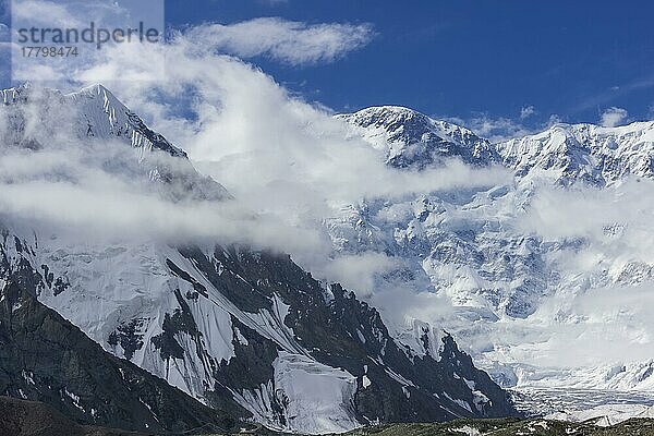 Pabeda-Khan Tengry Gletschermassiv  Blick vom Basislager  Zentrales Tien Shan Gebirge  Grenze Kirgisistan un  Kirgisistan  China  Asien