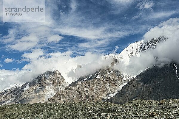 Engilchek-Gletscher und Khan Tengri-Berg  Zentrales Tian Shan-Gebirge  Grenze zwischen Kirgisistan un  Kirgisistan  China  Asien