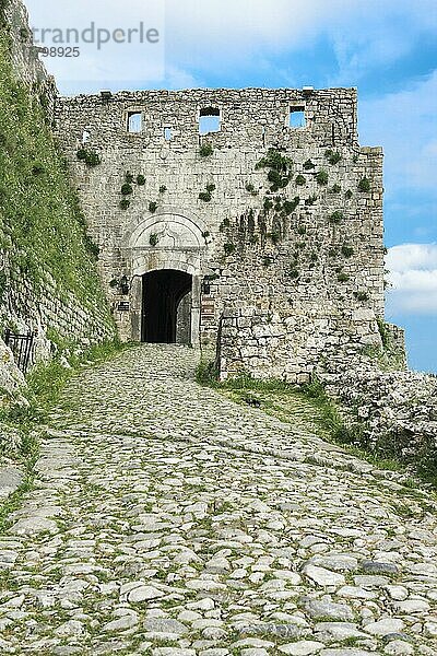 Eingang der Burg Rozafa  Shkodra  Albanien  Europa
