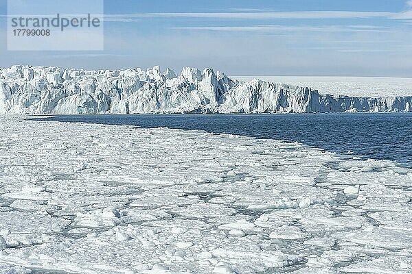 Hockstetter Gletscher und Packeis  Bjornsundet  Insel Spitzbergen  Svalbard-Archipel  Norwegen  Europa
