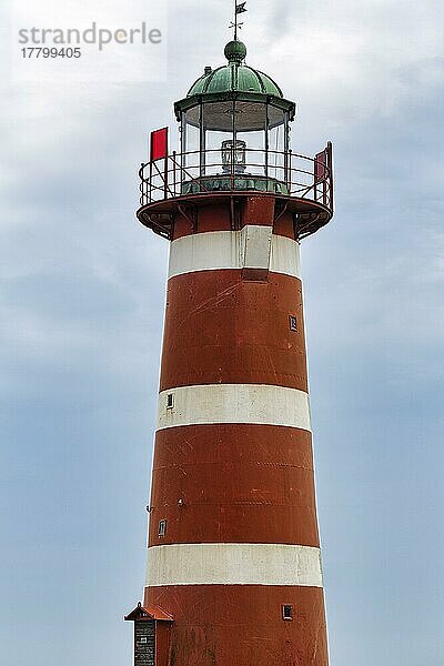 Rotweißer Leuchtturm Närsholmen  Halbinsel Närkholm  Ostküste  Insel Gotland  Ostsee  Schweden  Europa