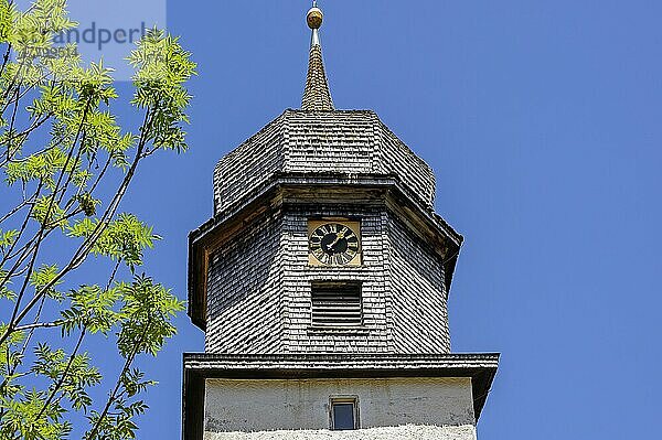 Kirchturm mit Schindeldach und Uhr  Kirche Sankt Agatha in Agathazell  Allgäu  Bayern  Deutschland  Europa