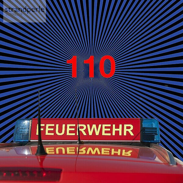 Symbolbild  Feuerwehr Einsatzfahrzeug  Notruf 110 mit Strahlen  München  Bayern
