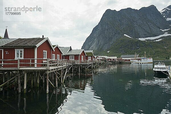 Nusfjord  altes Fischerdorf  Lofoten  Norwegen  Europa