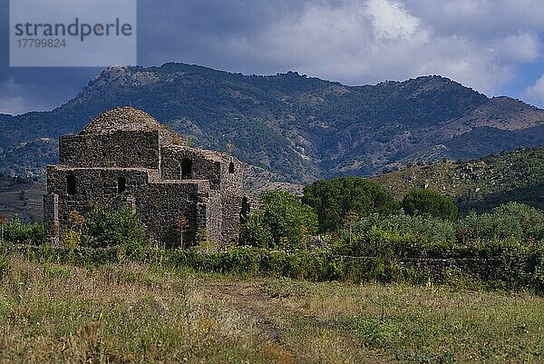 Byzantinische Kirche mit Kuppel  Cuba di Santa Domenica  Castiglione di Sicilia  Sizilien  Italien  Europa