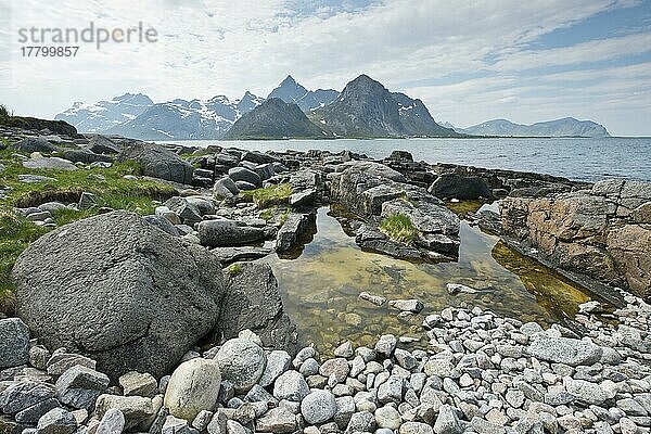 Strandlandschaft  Vestvagoy  Lofoten  Norwegen  Europa