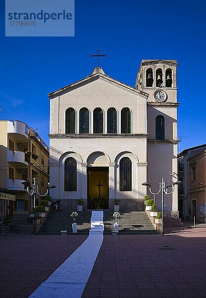 Kirche Chiesa de San Giuseppe Operaio  geschmückt für eine Hochzeit  Gaggi  Sizilien  Italien  Europa