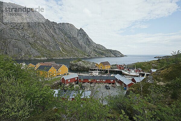 Nusfjord  altes Fischerdorf  Lofoten  Norwegen  Europa