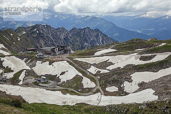 Ausblick auf Nebelhorn Station Höfatsblick  Edmund-Probst-Haus und Allgäuer Alpen  Oberstdorf  Oberallgäu  Allgäu  Bayern  Deutschland  Europa