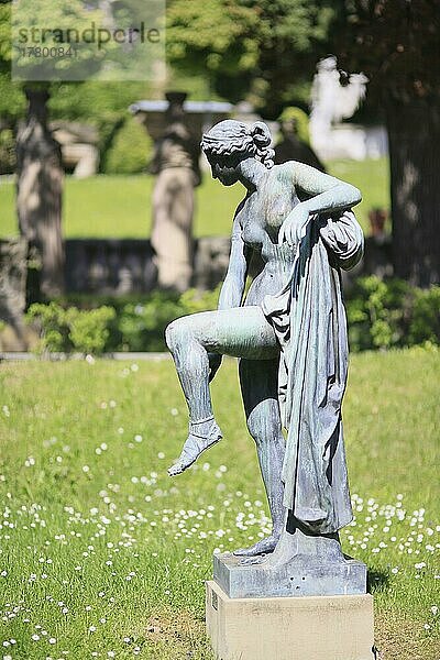 Bronzeskulptur der sandalenlösenden Venus  Städtisches Lapidarium  Landeshauptstadt Stuttgart  Baden-Württemberg  Deutschland  Europa