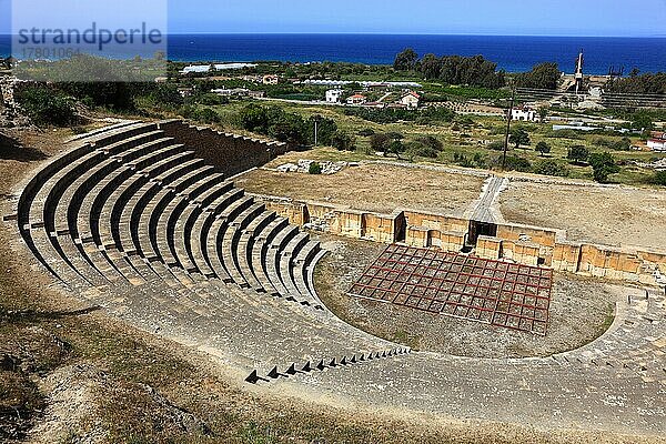 Ruinen der antiken Kupferstadt Soli  Soloi  Karovostasi aus der fruehchristlichen Zeit  das Theater  Nordzypern
