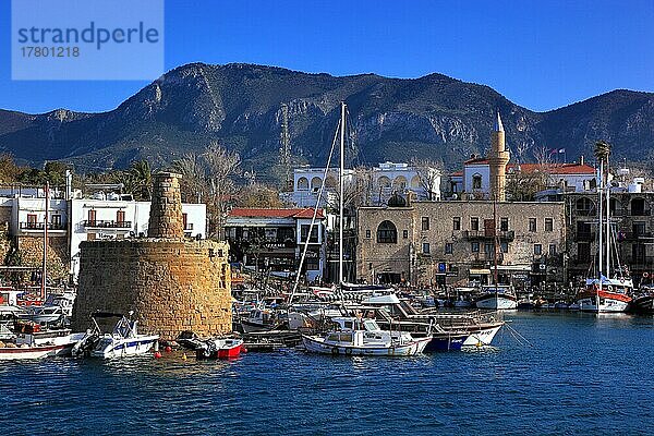 Hafenstadt  Altstadt von Girne  Kyrenia  Hafen  Nordzypern