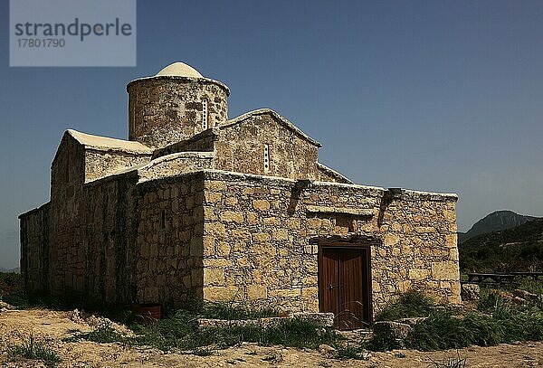 Panagia Pergaminiotissa church  kleine Kirche an der Küstenstrasse im Norden Richtung Karpas Halbinsel  Nordzypern