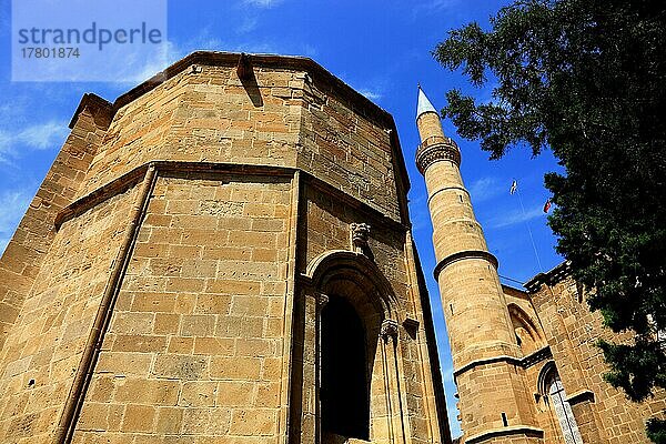 Lefkosa  Lefkosia  Nikosia  im Nordteil der Hauptstadt Zyperns  die Selimiye-Moschee  Sophienkathedrale in der Altstadt  errichtet zwischen 1209 und Mitte des 14. Jh. Nordzypern