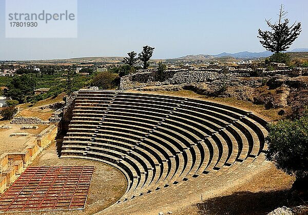 Ruinen der antiken Kupferstadt Soli  Soloi  Karovostasi aus der fruehchristlichen Zeit  das Theater  Nordzypern