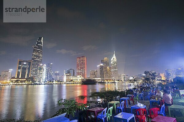 Skyline Saigon  Abenddämmerung  Ho-Chi-Minh-Stadt  Zentrum mit Bitexco-Tower  Distrikt 1  Ho Chi Minh City  Vietnam  Asien