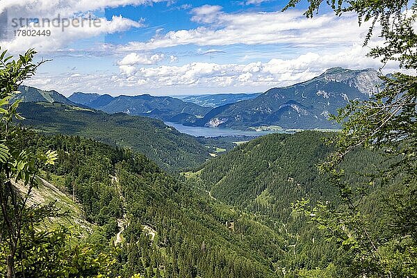 Wolfgangsee  fotografiert von der Postalm im Salzkammergut  Panoramafoto  Salzburg-Umgebung  Österreich  Europa