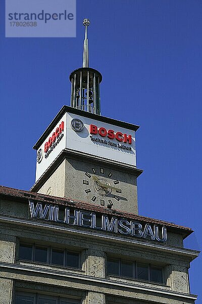 Glockenturm Wilhelmsbau mit Bosch-Werbung  Stuttgart  Baden-Württemberg  Deutschland  Europa