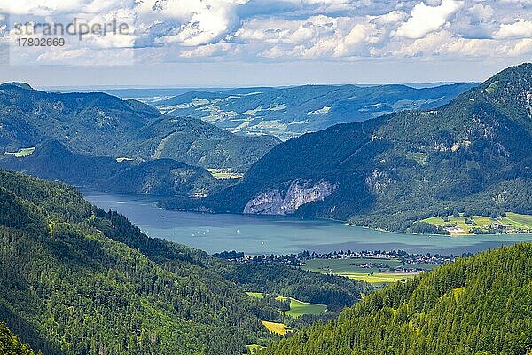 Wolfgangsee  fotografiert von der Postalm im Salzkammergut  Panoramafoto  Salzburg-Umgebung  Österreich  Europa