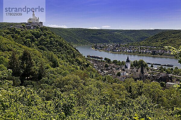 Ausblick auf das Rheintal mit der Marksburg  Braubach  UNESCO-Welterbe Oberes Mittelrheintal  Rheinland-Pfalz  Deutschland  Europa