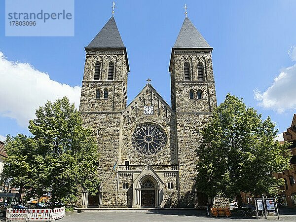 Katholische Pfarrkirche St. Antonius  neugotisch  Gronau  Münsterland  Westfalen  Nordrhein-Westfalen  Deutschland  Europa