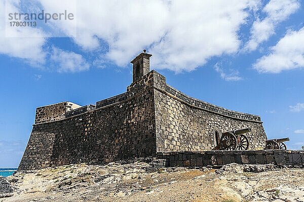 Historische Burg San Gabriel auf der Insel Arrecife  Lanzarote  Kanarische Inseln  Spanien  Europa