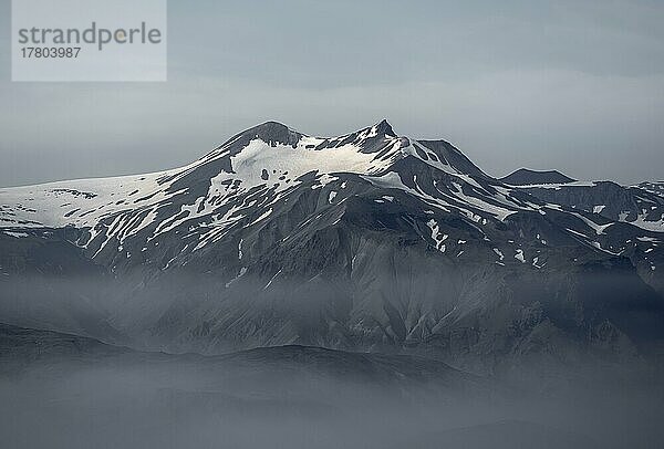 Gipfel Ymir und Ásgrindur mit Gletscher Tindfjallajökull  Wanderweg Fimmvörðuháls  Heljarkambur  Þórsmörk Nature Reserve  Suðurland  Island  Europa