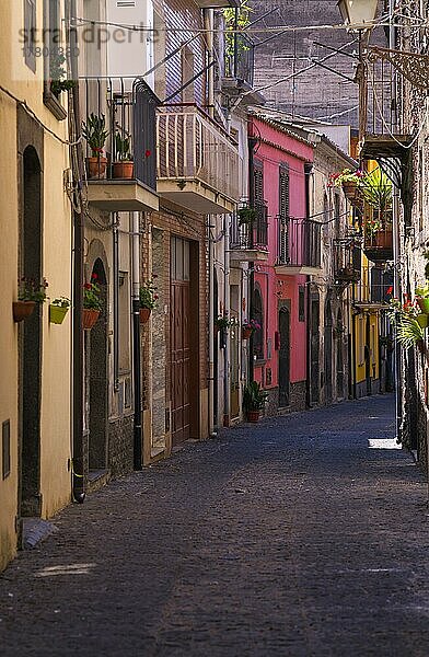 Gasse  Kopfsteinpflaster  Altstadt  Randazzo  Sizilien  Italien  Europa