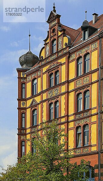 Fassade historisches Wohnhaus an der Karmarschstraße  Landeshauptstadt Hannover  Niedersachsen  Deutschland  Europa