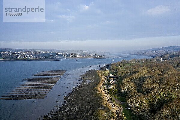Luftaufnahme Fluss Elorn  gesehen von Plougastel-Daoulas  am anderen Ufer Guipavas  Departement Finistere Penn Ar Bed  Region Bretagne Breizh  Frankreich  Europa