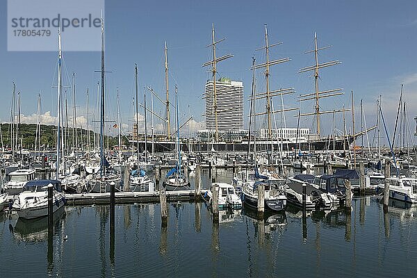 Hotel Maritim  Yachthafen  Museumssegelschiff Passat  Priwall  Travemünde  Lübeck  Schleswig-Holstein  Deutschland  Europa