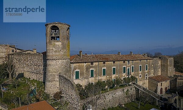 Blick auf Schloss und Stadt Pozzolengo  Brescia  Hinterland Gardasee  Lombardei  Italien  Europa
