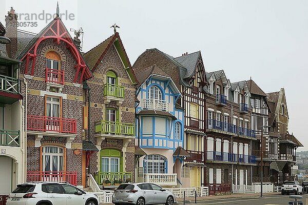 Villen aus der Gründerzeit und im Jugendstil im Viertel Mersois an der Standpromenade von Mers-les-Bains  Ärmelkanal  Departement Sommes  Region Hauts-de-France  Frankreich  Europa