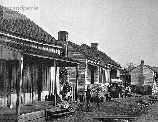 Straßenszene  Häuser im Negerviertel von Thomasville  Bundesstaat Georgia  ca 1880  Amerika  Historisch  digital restaurierte Reproduktion einer Fotovorlage aus dem 19. Jahrhundert