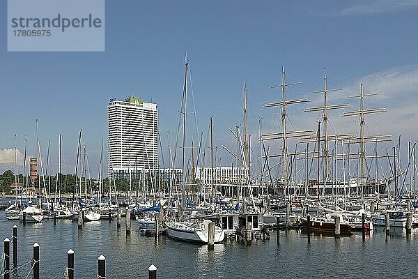 Hotel Maritim  Yachthafen  Museumssegelschiff Passat  Priwall  Travemünde  Lübeck  Schleswig-Holstein  Deutschland  Europa