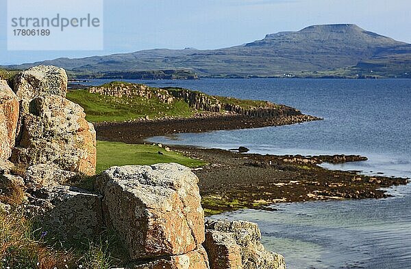 Innere Hebriden  Isle of Skye  Duirinish Halbinsel  Landschaft am Coral Beach bei Claigan  Schottland  Großbritannien  Europa