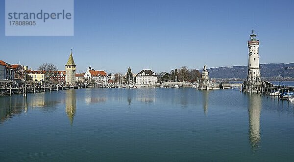 Hafen mit Neuer Leuchtturm  Bayerischer Löwe und Mangturm  Lindau am Bodensee  Schwaben  Bayern  Deutschland  Europa