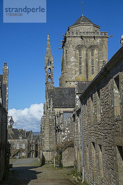 Kirche Saint-Ronan  Locronan  als eines der schönsten Dörfer Frankreichs ausgezeichnet  Departement Finistere  Region Bretagne  Frankreich  Europa
