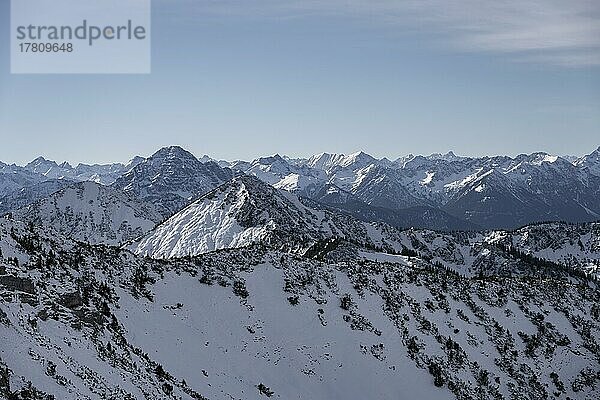 Berge im Winter  Ammergauer Alpen  Bayern  Deutschland  Europa