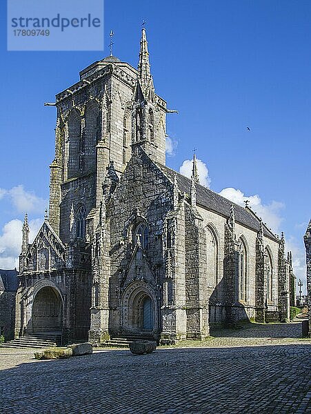 Kirche Saint-Ronan  Locronan  als eines der schönsten Dörfer Frankreichs ausgezeichnet  Departement Finistere  Region Bretagne  Frankreich  Europa