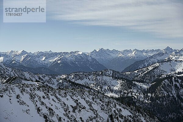 Berge im Winter  Ammergauer Alpen  Bayern  Deutschland  Europa