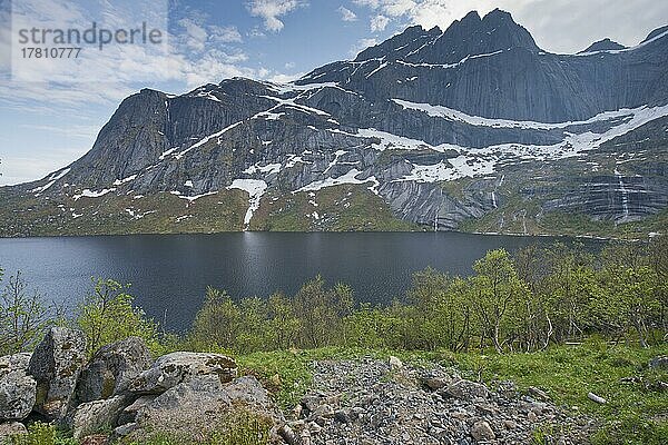 Fjordlandschaft  Nusfjord  Lofoten  Norwegen  Europa