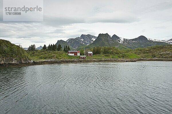 Fjordlandschaft  Kabelvag  Lofoten  Norwegen  Europa